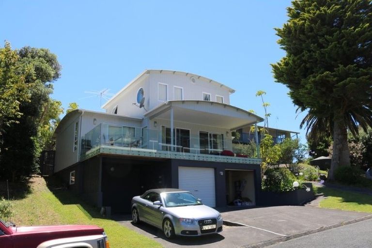 Photo of property in 18 Rewa Place, Russell, 0202
