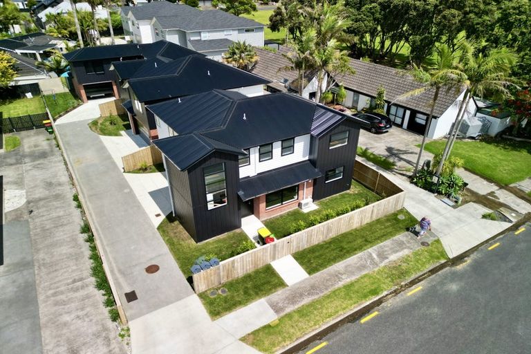 Photo of property in 6a Jern Place, Eastern Beach, Auckland, 2012