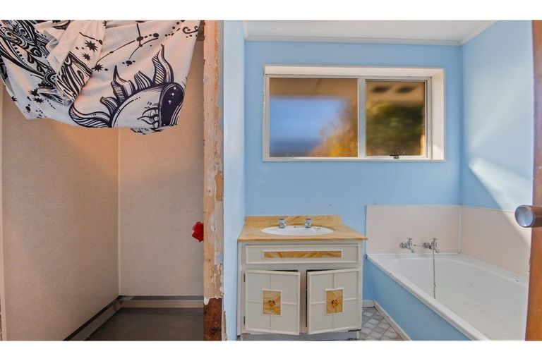 Photo of property in 72 Denise Crescent, Hornby, Christchurch, 8042