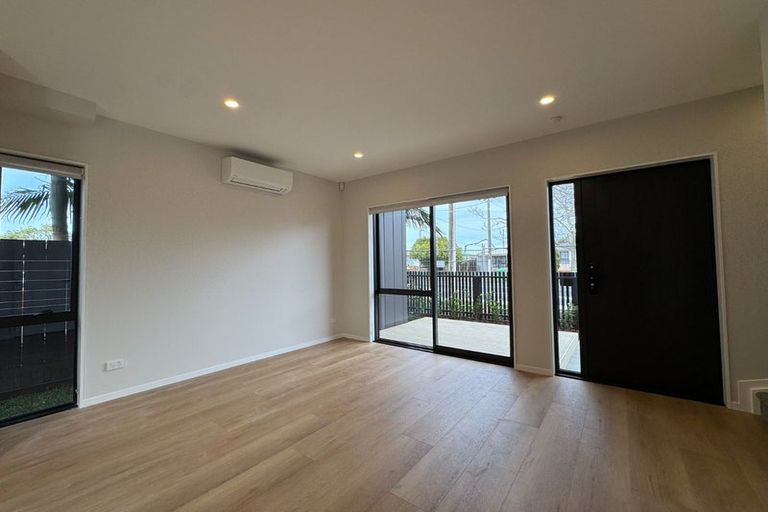 Photo of property in 1/13 Thomas Road, Mangere, Auckland, 2022
