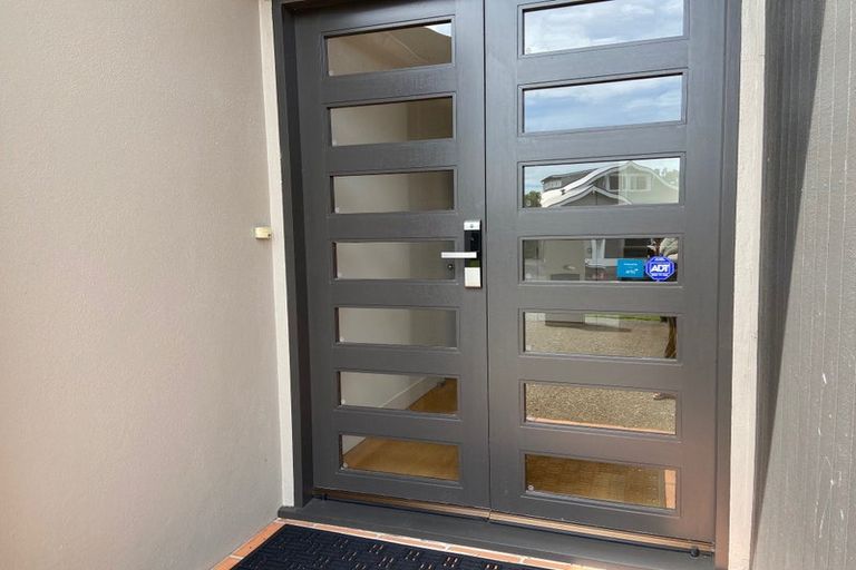 Photo of property in 1/16 Clifton Road, Hauraki, Auckland, 0622