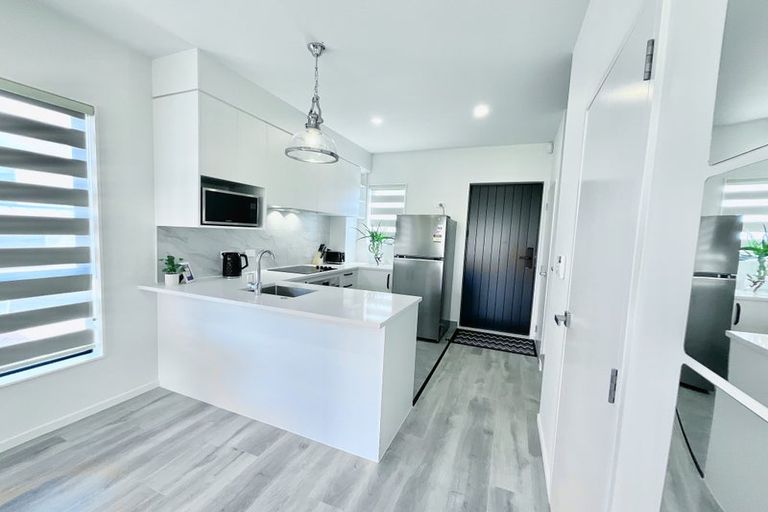 Photo of property in 4/241 Don Buck Road, Massey, Auckland, 0614