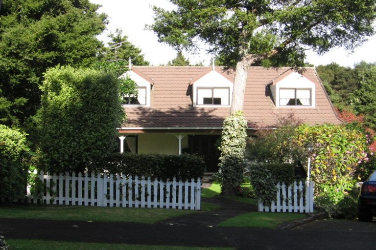 Photo of property in 30 Paulownia Place, Totara Heights, Auckland, 2105