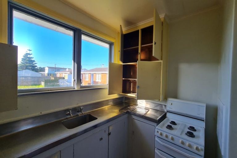 Photo of property in 36 Raupo Street, Castlecliff, Whanganui, 4501