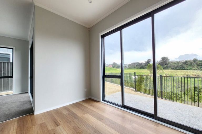Photo of property in 12 Koreke Close, Kenepuru, Porirua, 5022
