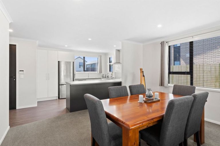 Photo of property in 11 Discovery Place, Marfell, New Plymouth, 4310