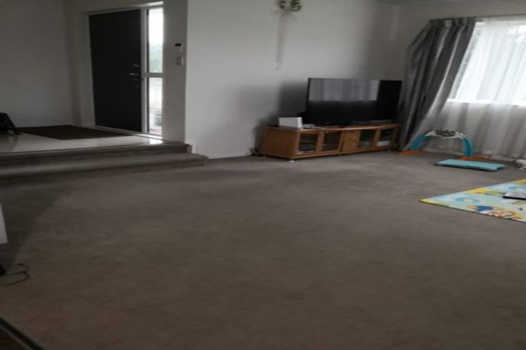 Photo of property in 6b Gossamer Drive, Pakuranga Heights, Auckland, 2010