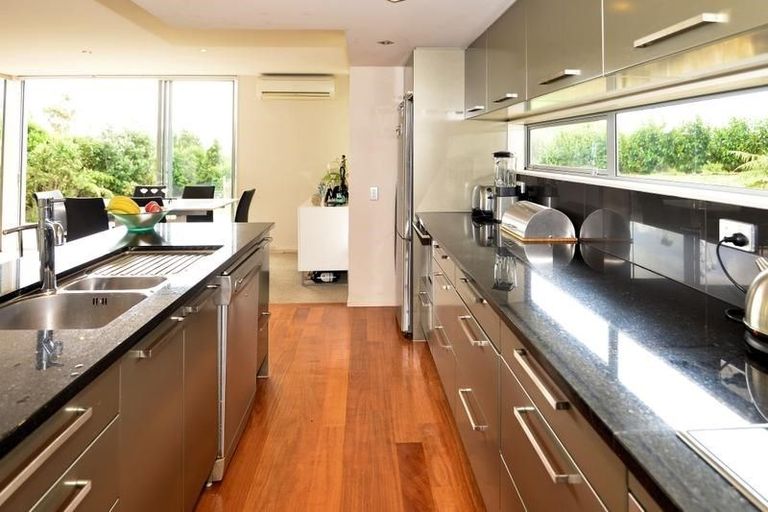 Photo of property in 137 Wade River Road, Wade Heads, Whangaparaoa, 0932