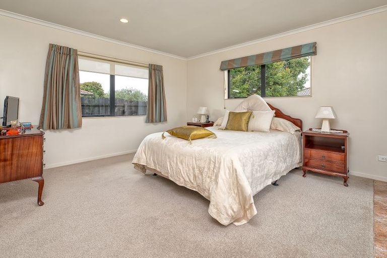 Photo of property in 8 Morewa Place, Takanini, 2112