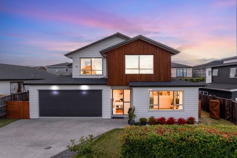 Photo of property in 32 Huarahi Pai Road, Huapai, Kumeu, 0810