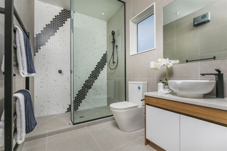 Photo of property in 60 Schoolside Road, Kumeu, 0810