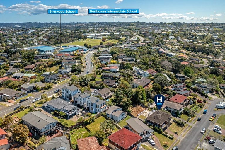 Photo of property in 9 Robin Lane, Browns Bay, Auckland, 0630