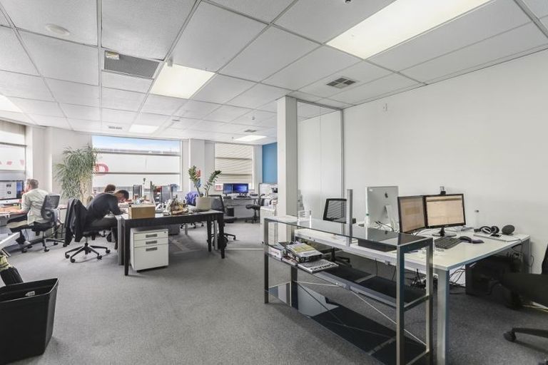 Photo of property in 1/2 College Road, Northcote, Auckland, 0627