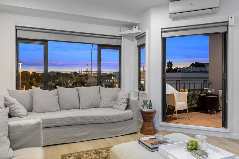 Photo of property in 1a/4 Fleet Street, Devonport, Auckland, 0624