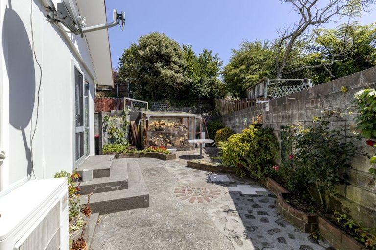 Photo of property in 32 Beaumont Crescent, Frankleigh Park, New Plymouth, 4310