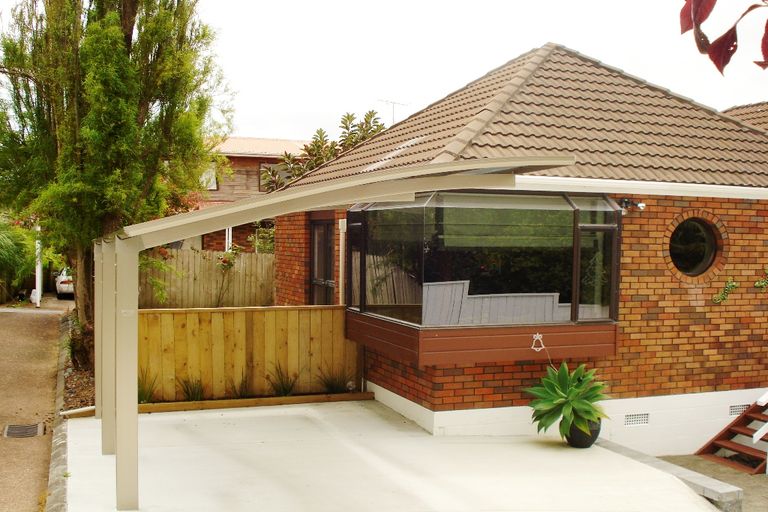 Photo of property in 1/10 Cambric Place, Botany Downs, Auckland, 2010