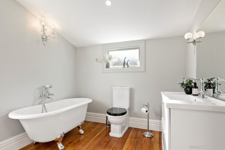 Photo of property in 106 Jellicoe Street, Martinborough, 5711