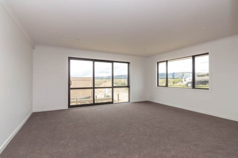Photo of property in 33 Silicon Way, Fitzherbert, Palmerston North, 4410