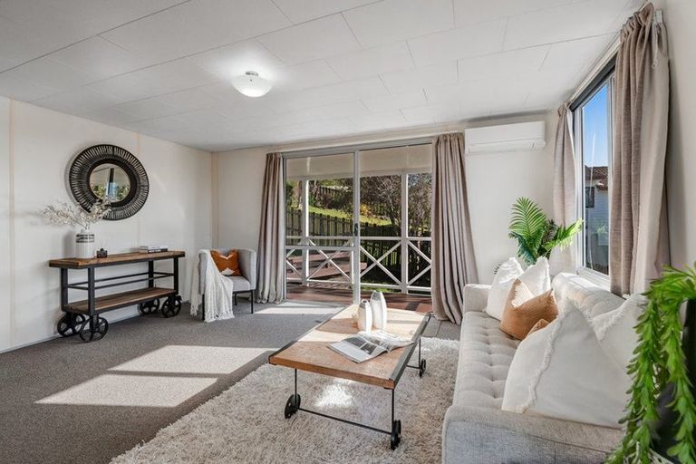 Photo of property in 2/26 Barbados Drive, Unsworth Heights, Auckland, 0632