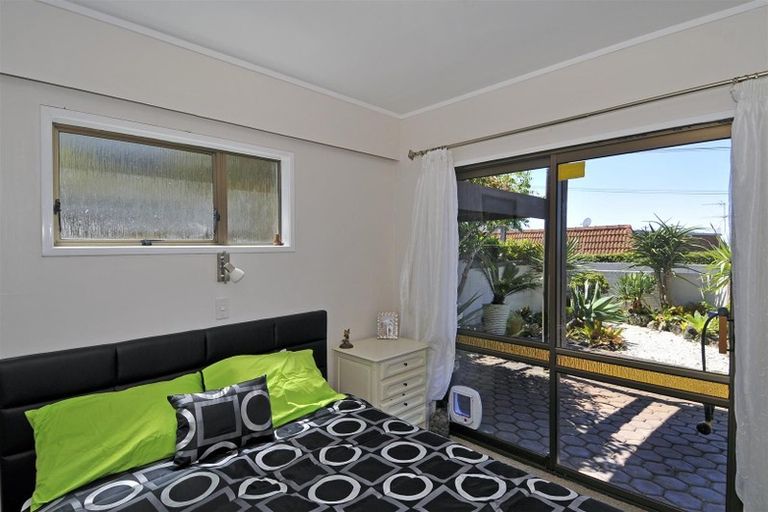 Photo of property in 1/91 Aberdeen Road, Castor Bay, Auckland, 0620