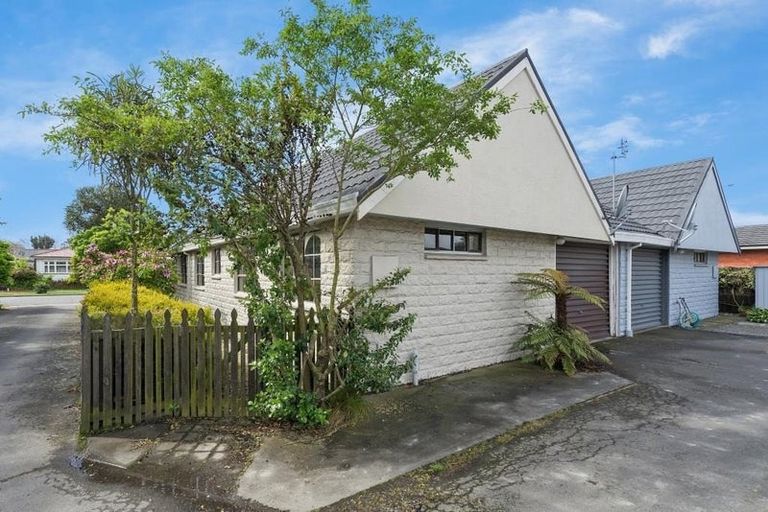 Photo of property in 2/5 Rata Street, Riccarton, Christchurch, 8041