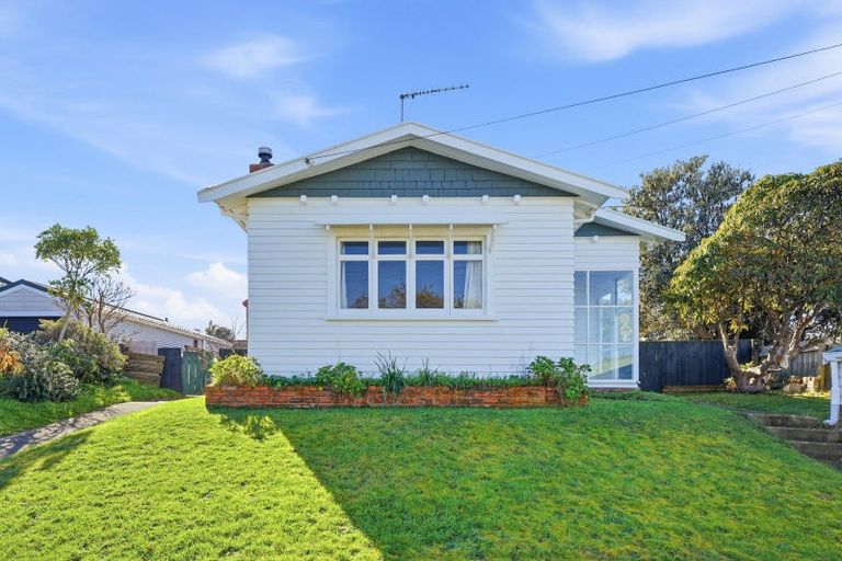 Photo of property in 100 Gonville Avenue, Gonville, Whanganui, 4501