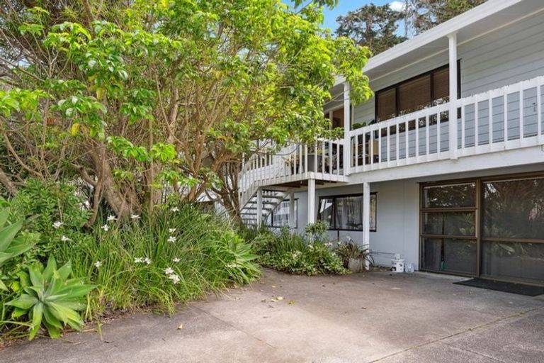 Photo of property in 1 Waiwera Place, Waiwera, Orewa, 0994