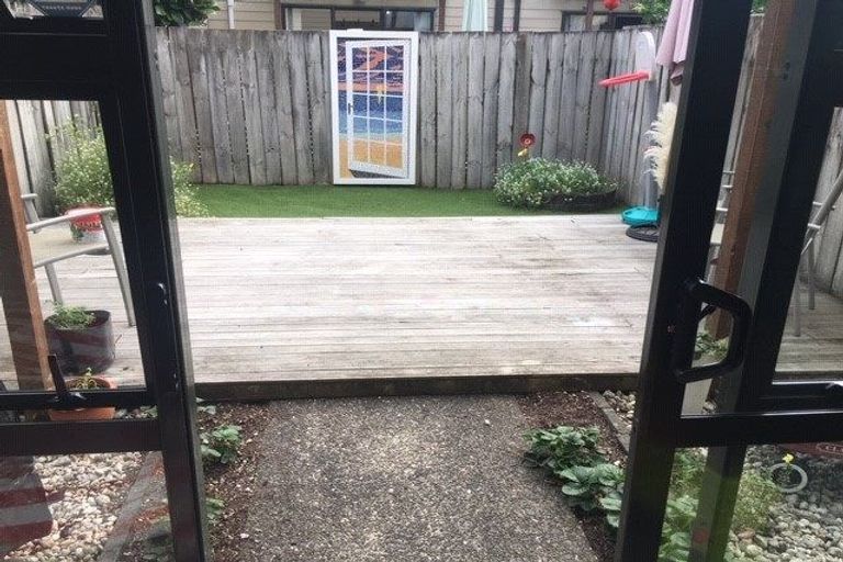 Photo of property in 7/17 Harbour View Road, Te Atatu Peninsula, Auckland, 0610