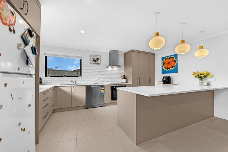 Photo of property in 12 Leathem Crescent, Pokeno, 2402