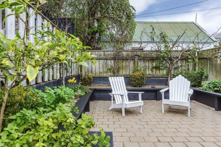 Photo of property in 130 Elizabeth Street, Mount Victoria, Wellington, 6011