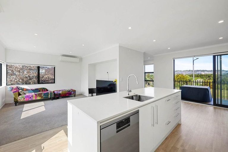Photo of property in 1 Bonnette Road, Flat Bush, Auckland, 2019