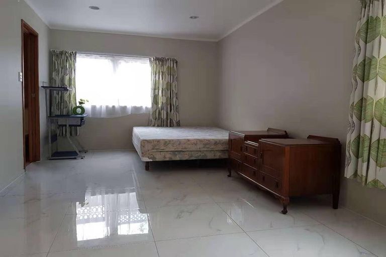 Photo of property in 40 Spence Road, Henderson, Auckland, 0612