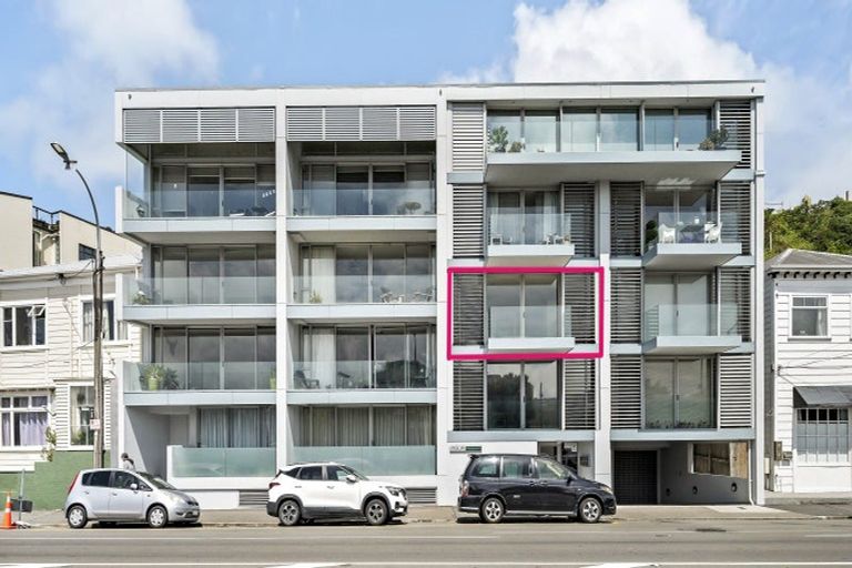 Photo of property in Aqua, 11/74 Oriental Parade, Oriental Bay, Wellington, 6011