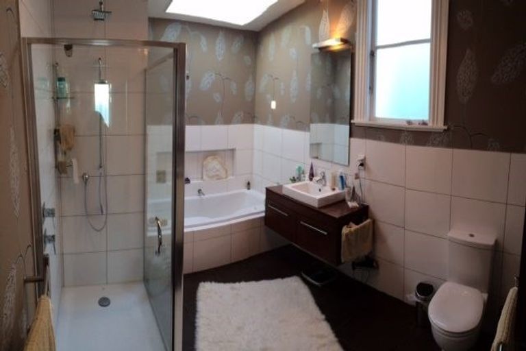 Photo of property in 5 Moeller Street, Mount Victoria, Wellington, 6011