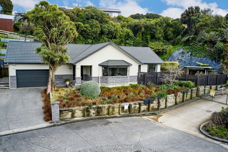 Photo of property in 3 Koukou Place, Normandale, Lower Hutt, 5010