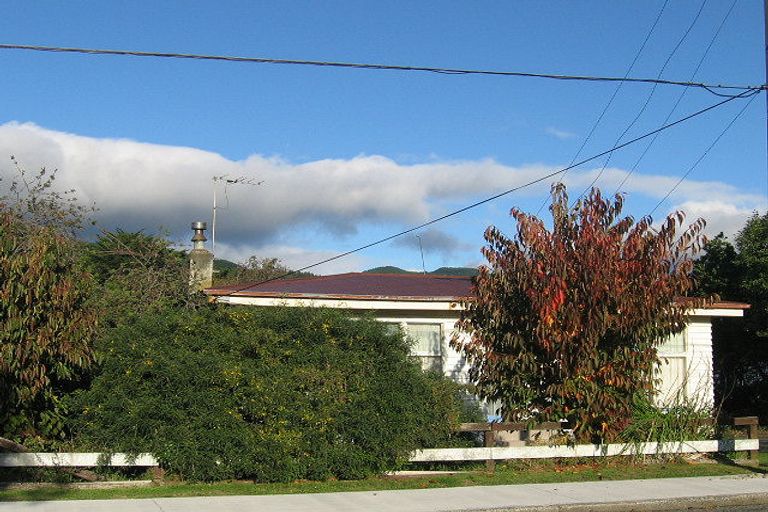 Photo of property in 10 Wairere Grove, Paraparaumu, 5032