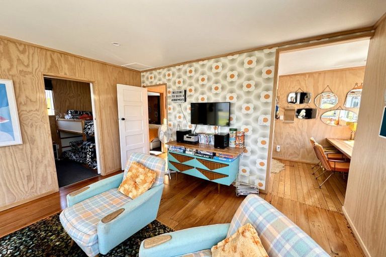 Photo of property in 8 Second Avenue, Urenui, 4377