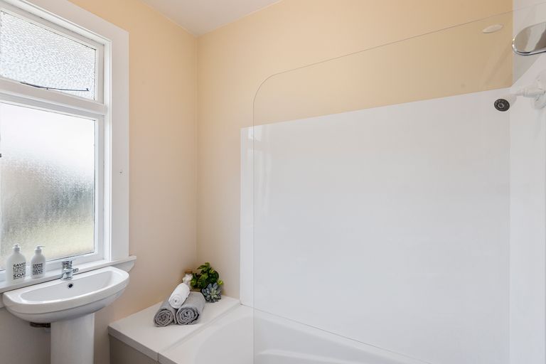 Photo of property in 16 Lincoln Road, Hillmorton, Christchurch, 8024