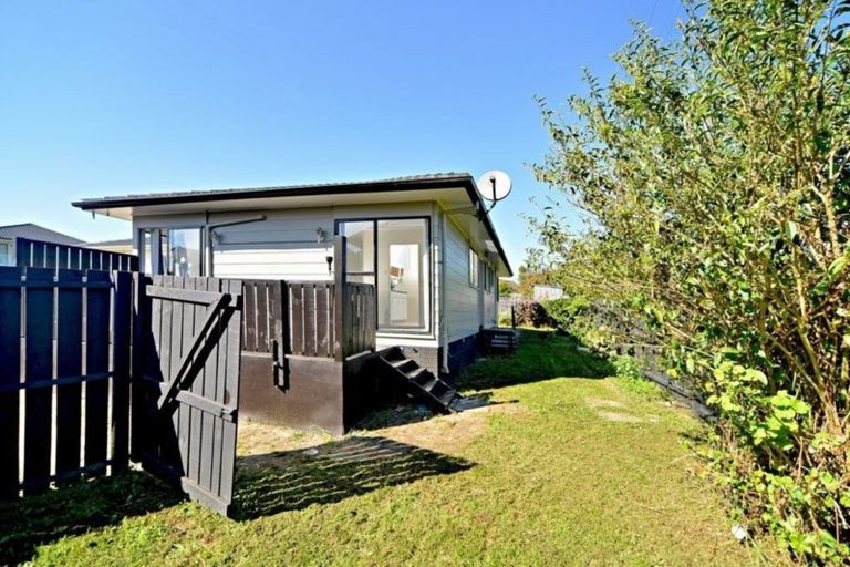 Photo of property in 2/50 Sikkim Crescent, Clover Park, Auckland, 2019