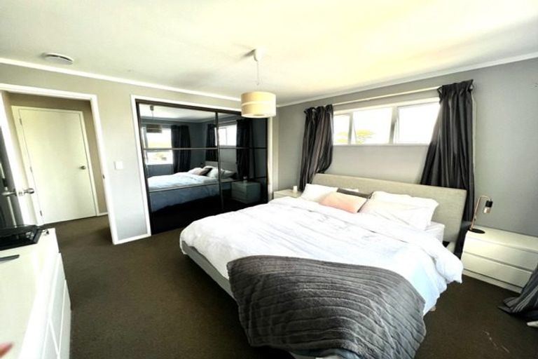 Photo of property in 1/41 Elizabeth Drive, West Harbour, Auckland, 0618