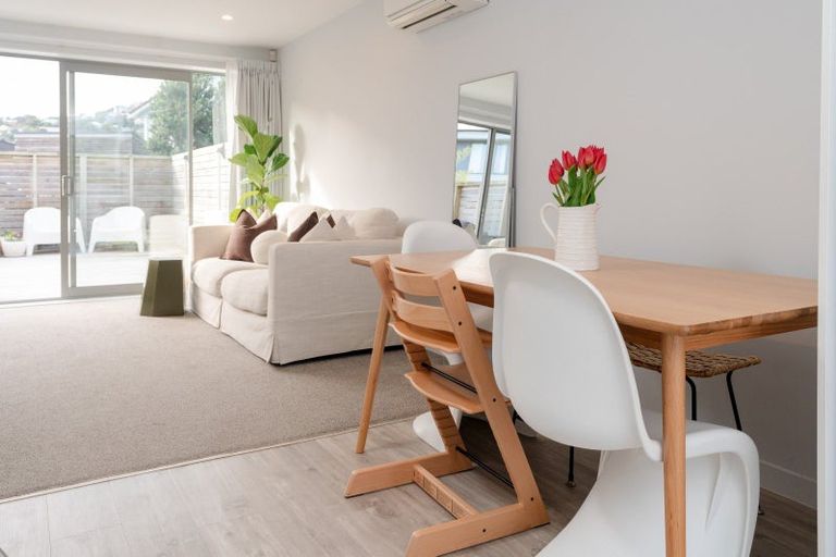 Photo of property in 13/2 Stone Street, Miramar, Wellington, 6022