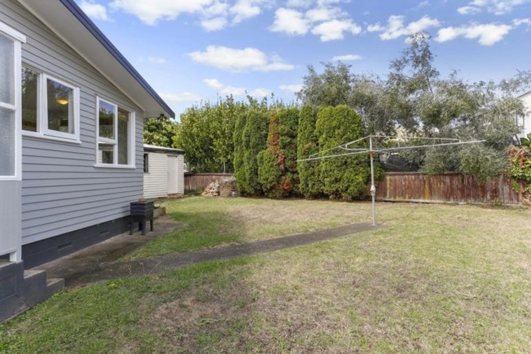Photo of property in 18 Dalry Place, Mangere Bridge, Auckland, 2022