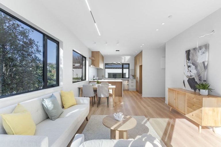Photo of property in 6/30 Kiteroa Terrace, Rothesay Bay, Auckland, 0630