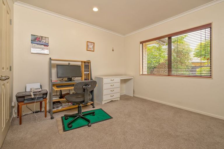 Photo of property in 8 Morewa Place, Takanini, 2112