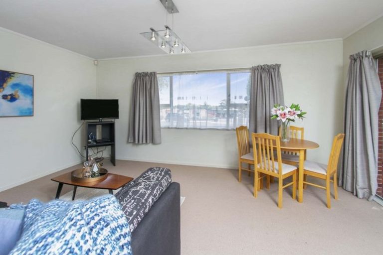 Photo of property in 1/6 Ray Small Drive, Papakura, 2110