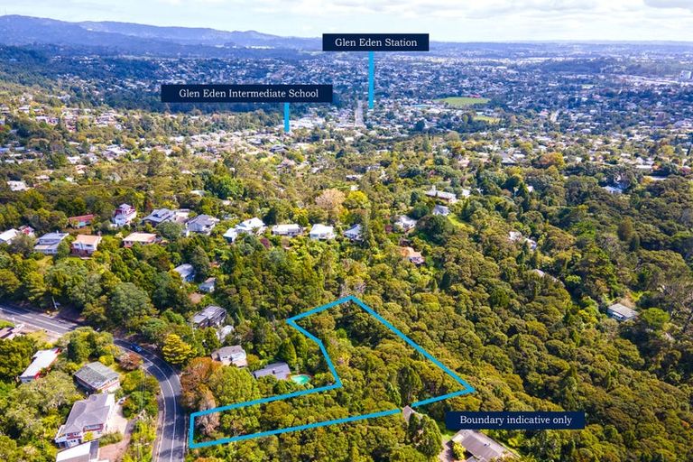Photo of property in 213 Godley Road, Titirangi, Auckland, 0604