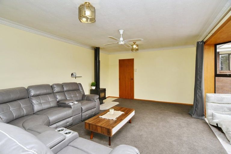 Photo of property in 31 Solomon Avenue, Redwood, Christchurch, 8051