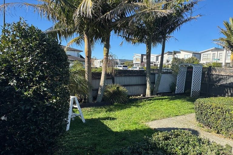 Photo of property in 2 Oakhurst Avenue, Flat Bush, Auckland, 2019