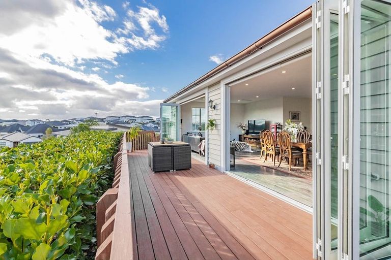 Photo of property in 18 Gumdigger Rise, Silverdale, 0932