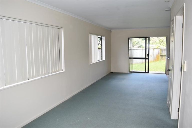 Photo of property in 9 Ballintra Close, Pinehill, Auckland, 0632